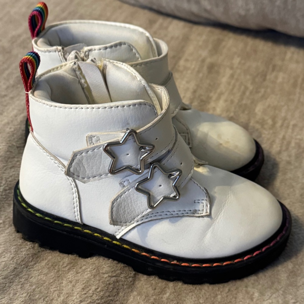 Cat & Jack Kids White Star Buckle Combat Boots Rainbow Pull Tab Size 10